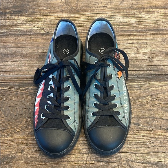 Sporty’s Wright Bros Flying Tiger size 6 boys canvas shoes - Picture 3 of 7